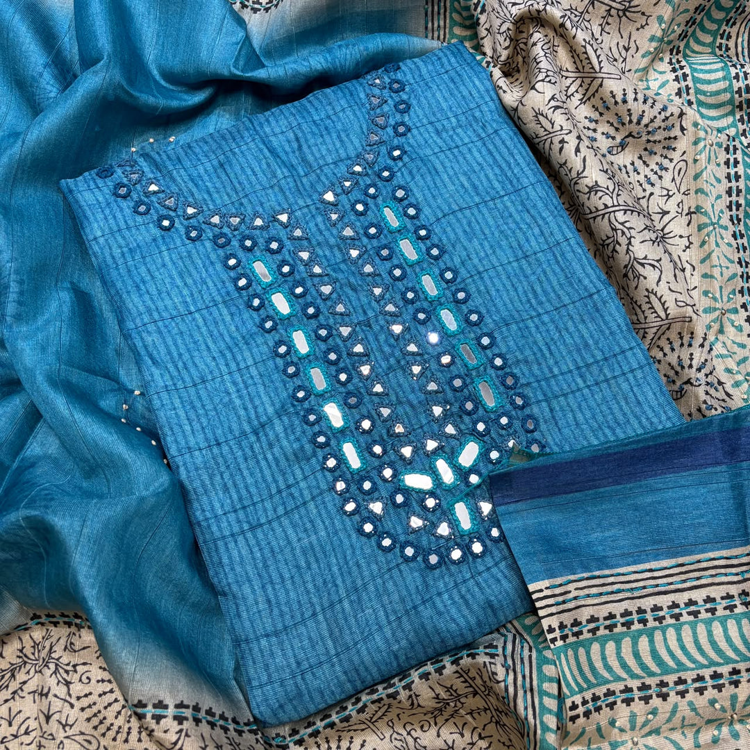 Elevate your ethnic wardrobe with this elegant Tigi Silk - RE0402 -A