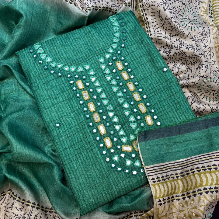 Elevate your ethnic wardrobe with this elegant Tigi Silk - RE0402 -C