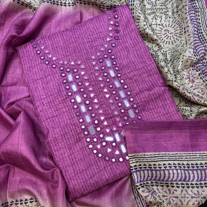 Elevate your ethnic wardrobe with this elegant Tigi Silk - RE0402 -D