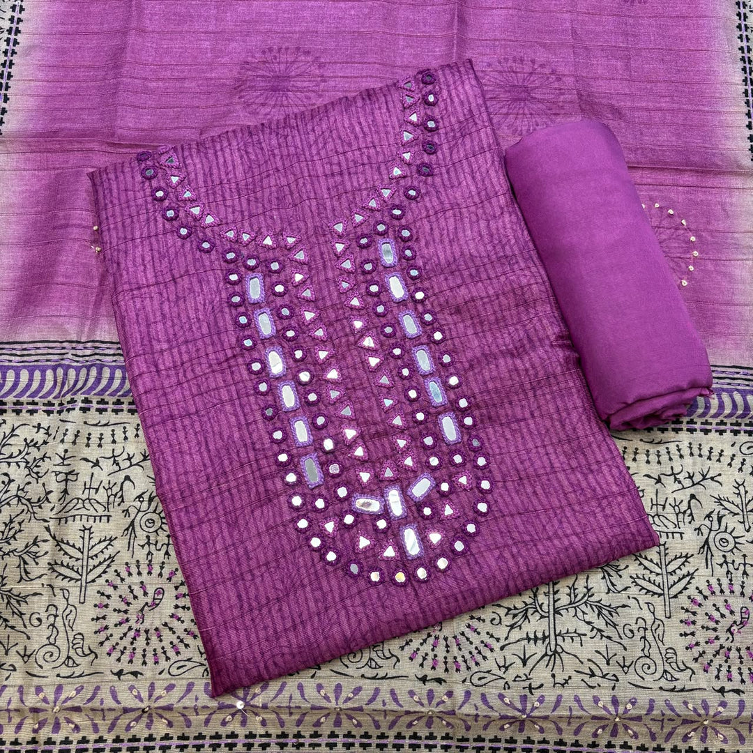 Elevate your ethnic wardrobe with this elegant Tigi Silk - RE0402 -D